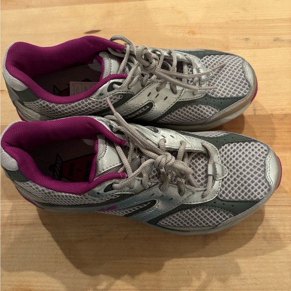 Avia walk women's toning sneaker size 8m. - Picture 3 of 6